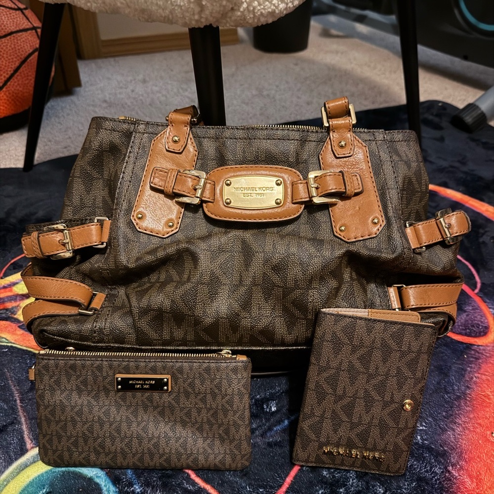 Michael Kors Dark Handbag with Wallets—— SET with wristlet and passport holder